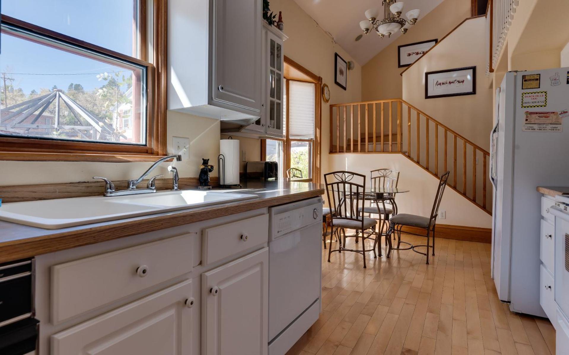 First Deadwood Cottages Номер фото
