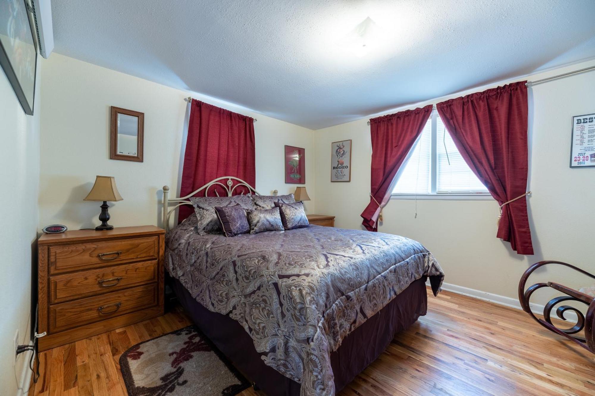 First Deadwood Cottages Номер фото