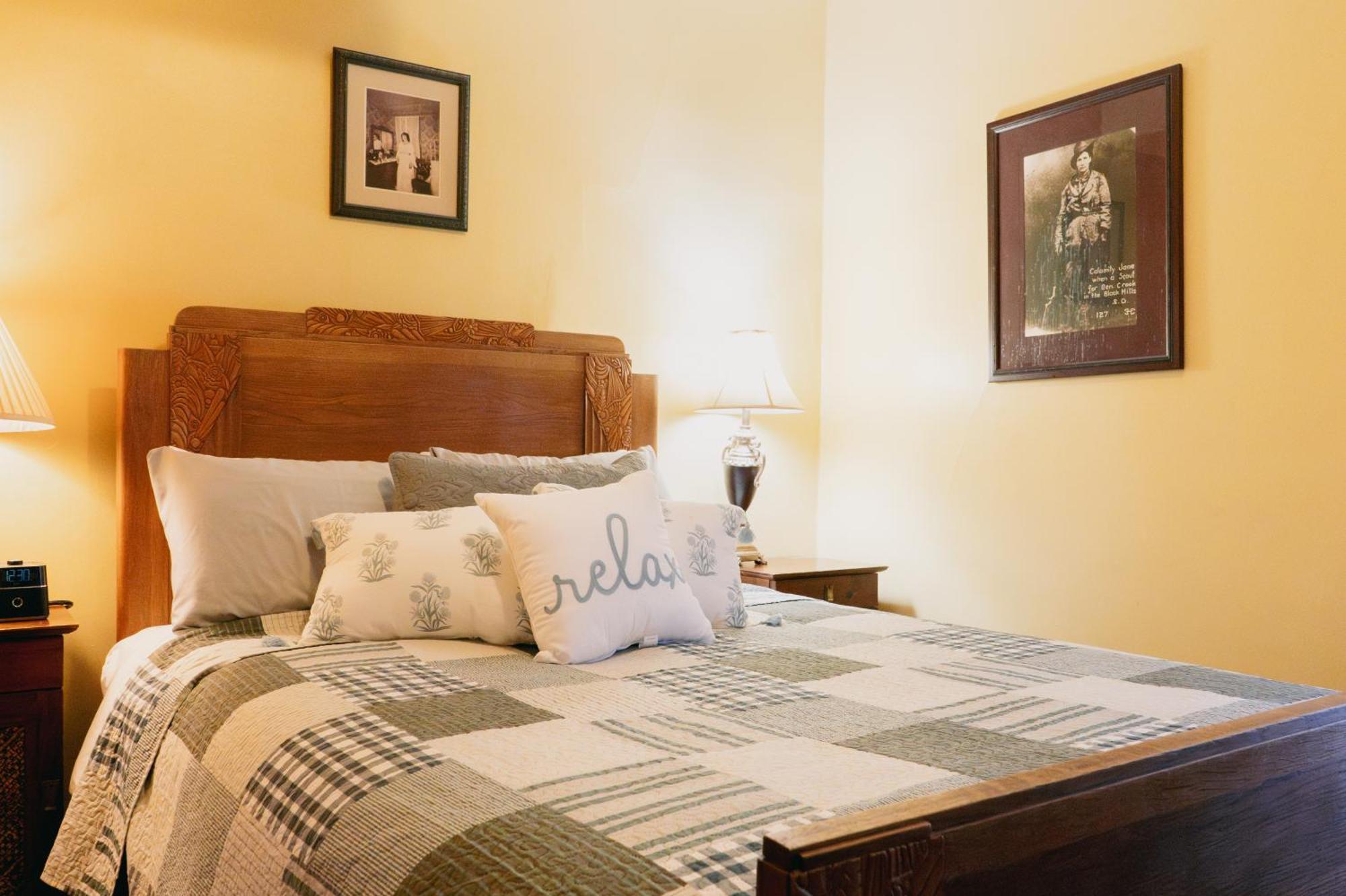 First Deadwood Cottages Экстерьер фото