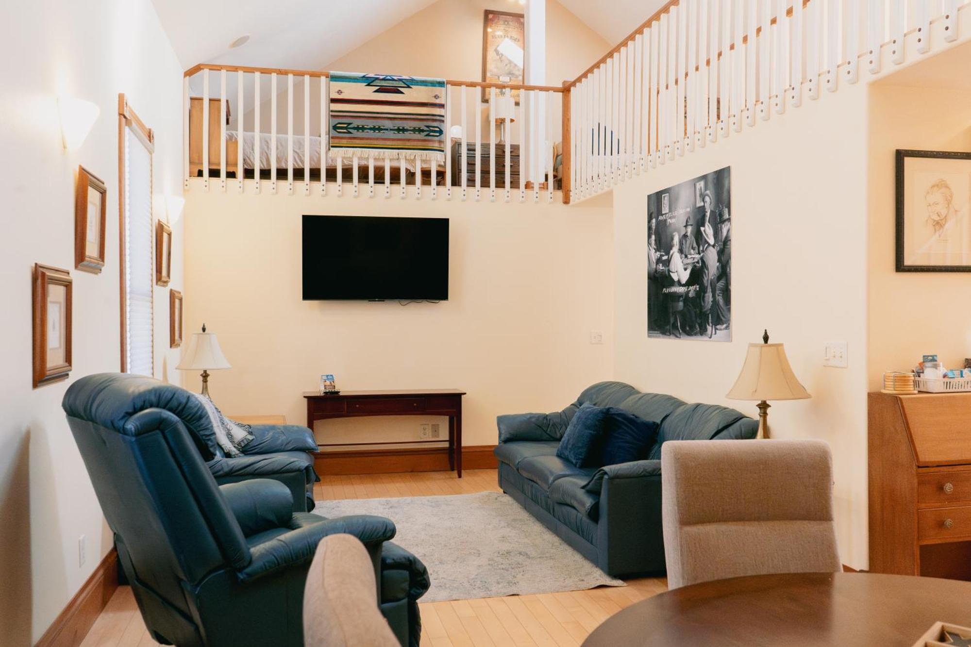 First Deadwood Cottages Экстерьер фото
