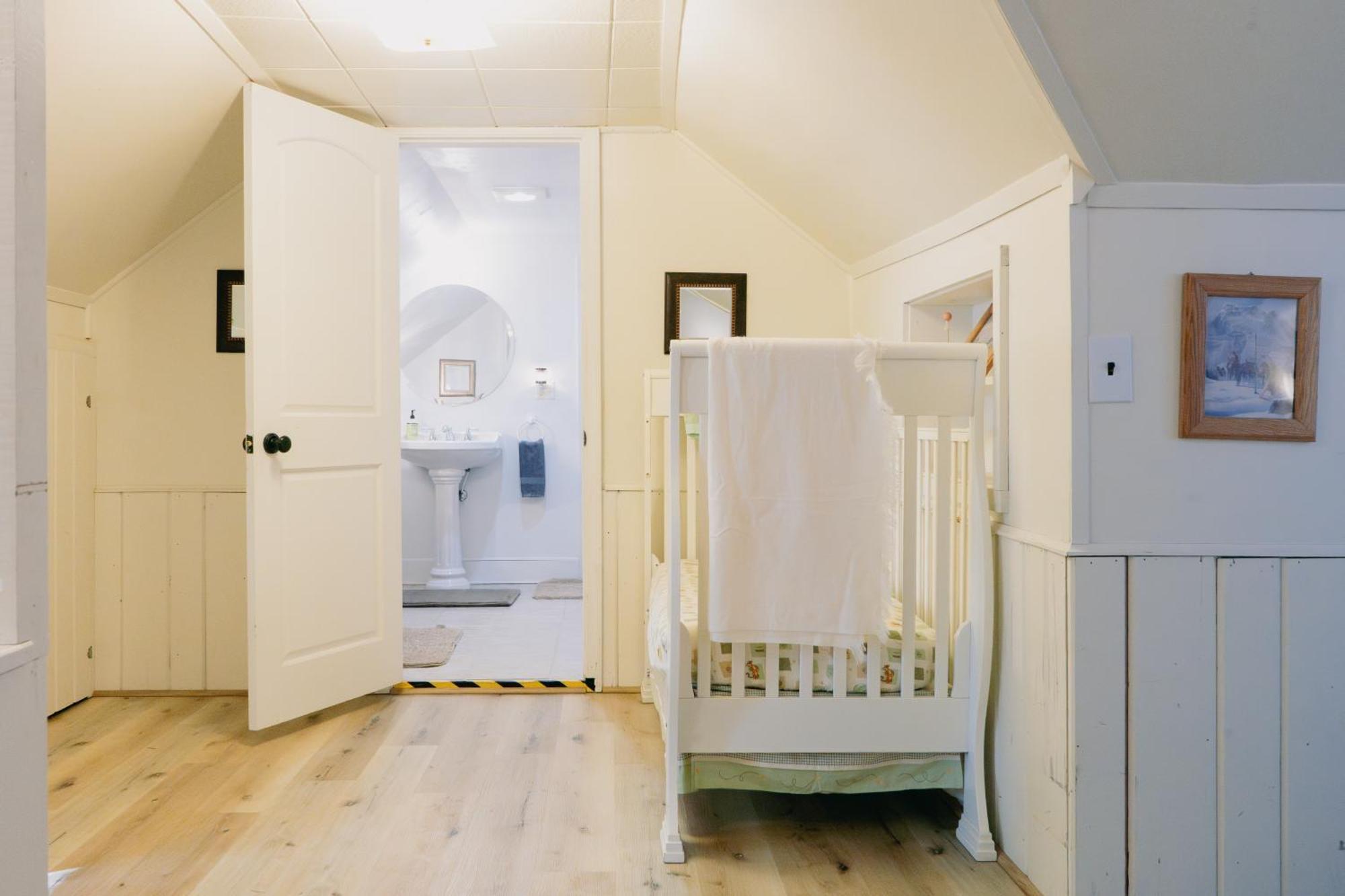 First Deadwood Cottages Экстерьер фото