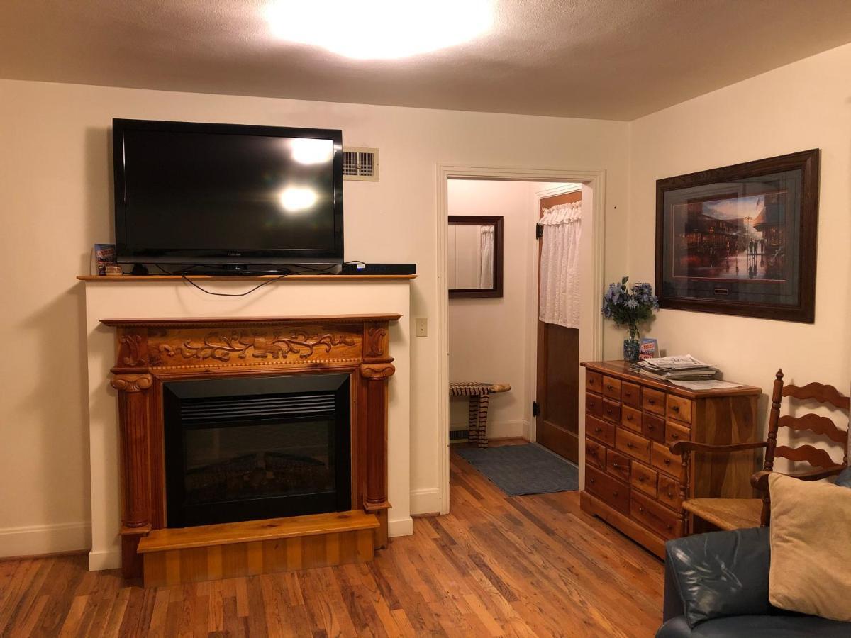 First Deadwood Cottages Экстерьер фото