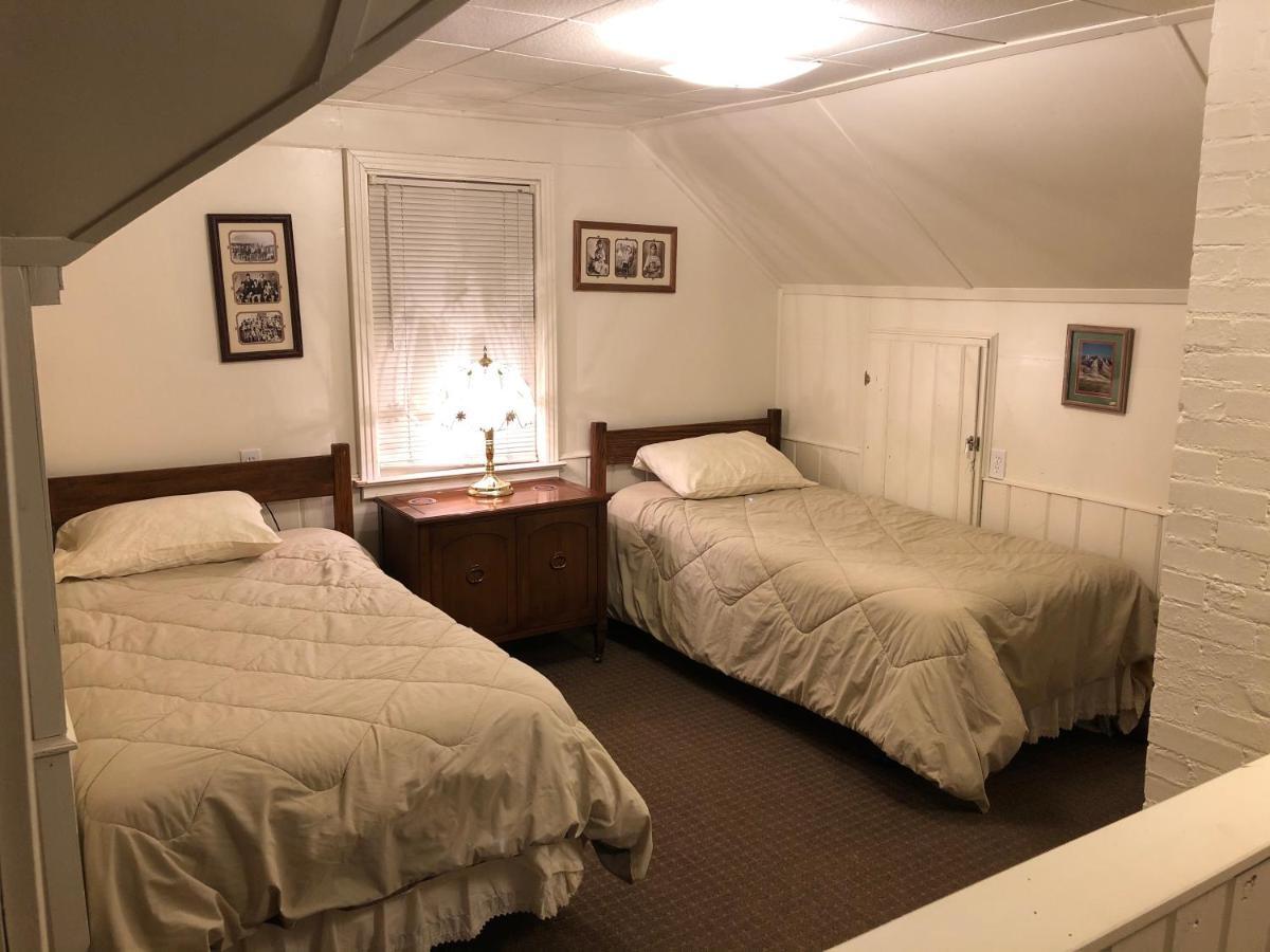 First Deadwood Cottages Экстерьер фото